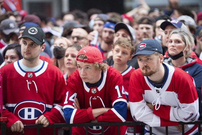 Montreal-fans deppar utanför hemmaarenan Bell Centre.