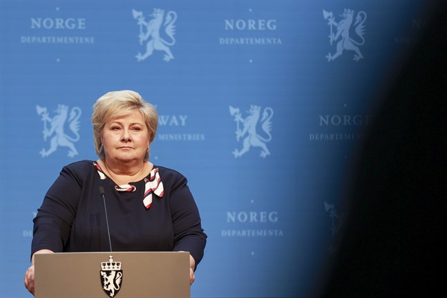 Norges statsminister Erna Solberg (H) under måndagens pressträff.