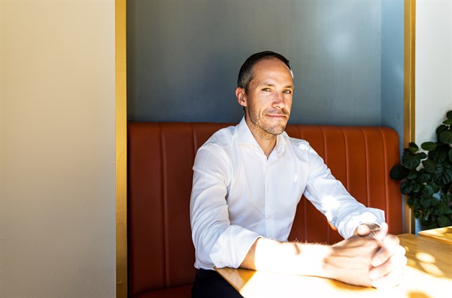 Christoffer Häggblom vill ge unga entreprenörer uppmuntran och uppmärksamhet. Det är ofta ensamt och sällan lätt att starta och driva bolag, säger han.