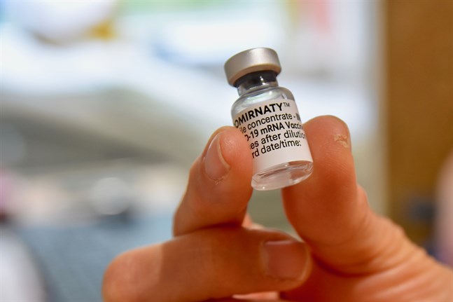 Enligt institutets vaccinationsregister har 60,4 procent av Finlands befolkning vaccinerats med åtminstone en dos coronavirusvaccin, vilket är omkring 3 368 631 personer. Av dem har 20,7 fått två doser vaccin.