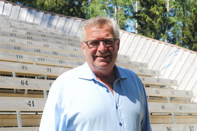 Lasse Eriksson bjuder på både nyskrivet och gammalt material i miniturnén Kåtong Laiv tillsammans med Anders Teir.