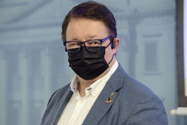 Enligt hälsosäkerhetschef Mika Salminen på Institutet för hälsa och välfärd sprids smittor lätt i barmiljöer.