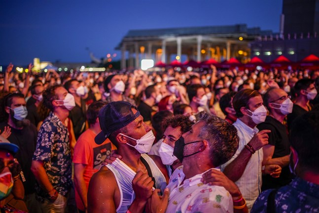 En sista dans. Barcelonabor tar sig en svängom under festivalen Cruïlla på fredagen.