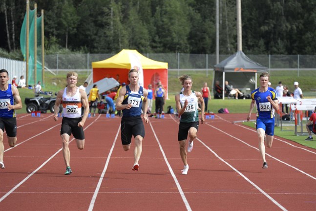Aleksi Ala-Prinkkilä, Kraft (173), tog en övertygande seger i sitt försöksheat på 100 meter.