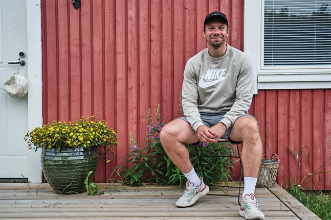 Joel Sunabacka, chef för tillväxt och utveckling på Ålandsbanken i Vasa, är optimistisk inför framtiden. Att få träffa kollegerna i höst ska bli roligt.
