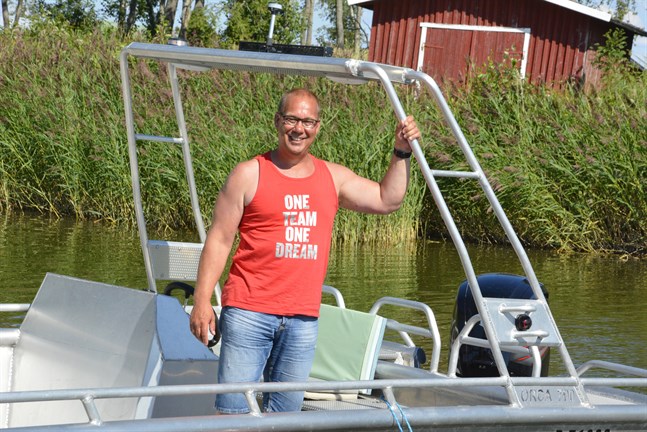 För inte så länge sen åkte Mattias Rönn, från Gottböle, till Åland med sin mamma Elisabeth Rönn i båten Orca 700 som han byggt själv.