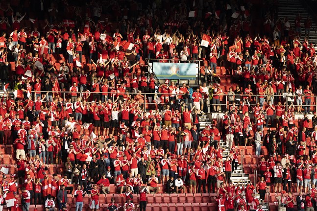 Dansk publik i matchen mot Ryssland på Parken. Arkivbild.