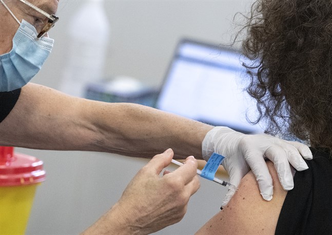 Över 70 procent av Sveriges vuxna befolkning har fått åtminstone en dos vaccin mot coronaviruset. Arkivbild.