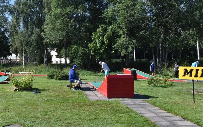 Bengt Nord från C-94 under första varvet på FM i bangolf.