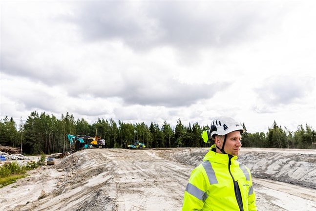 Leander Sundström är arbetsledare på depåbygget vid Alskatvägen.