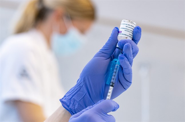 Över 70 procent av den vuxna befolkningen i Sverige har fått minst en dos vaccin. Arkivbild.