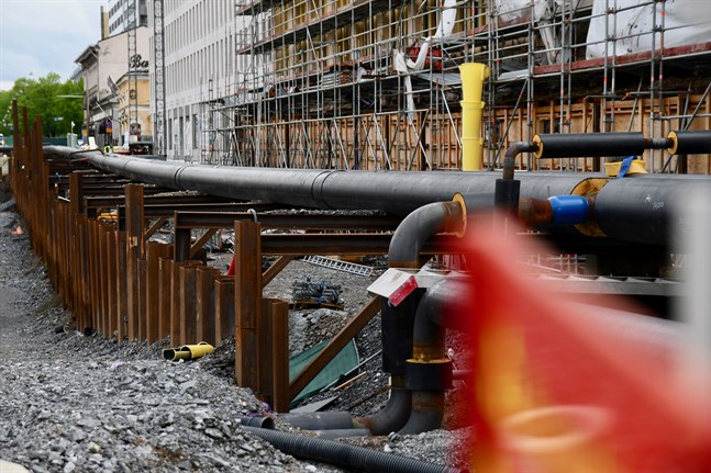 Byggbranschen är en av de sektorer som letar arbetskraft mitt i sommaren.