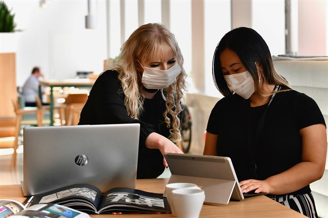 Coronakoordineringsgruppen påminner om vikten av att bära munskydd bland annat inom kundbetjäning och i olika arbetsutrymmen.