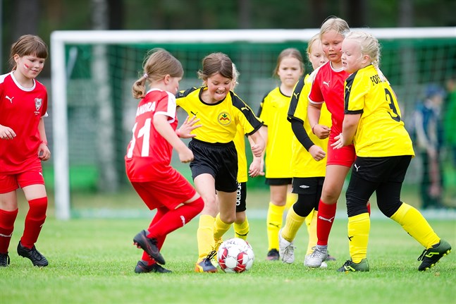 Myrans 2012-födda flickor drabbade samman med ONS från Uleåborg.