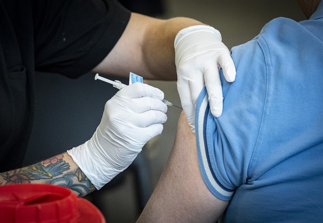 Två doser av Pfizer-Biontechs vaccin skyddar till 88 procent mot symtom om man smittas av deltavarianten, visar en brittisk studie. Arkivbild.