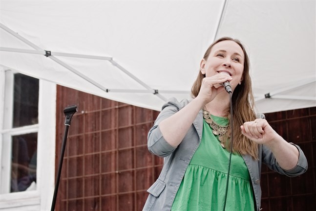 Kusinerna Riippa framförde på torsdag kväll bland annat en ny egen komposition och text av Jessica Riippa, vilken handlar om harmoni med naturen.