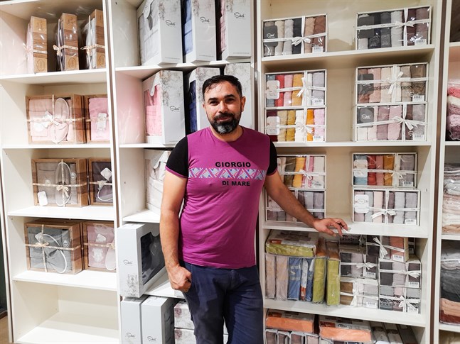 Mehmet Yilmoz är vd för företaget FinTurk Consulting och valde ganska spontant att öppna en affär i Chydenia.