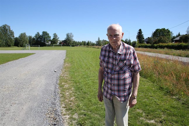 Folke Gull vid idrottsplanen i Yttermark där lantbruksutställningen hölls 1946.