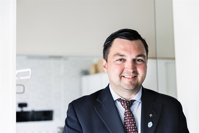 Joakim Strand (SFP) säger att kostnaderna för att bygga visserligen överlag stigit, men att inget blir bättre av att vänta.