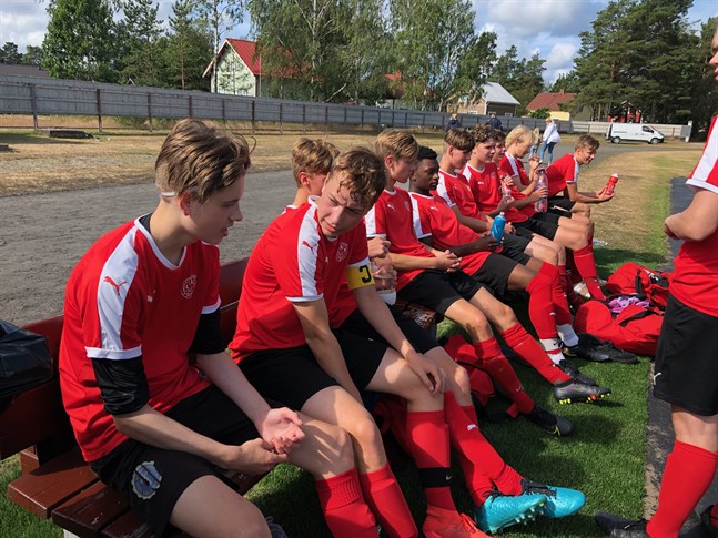LBK tog sin tredje raka seger på fredagen. Här i paus i matchen mot KuPS.