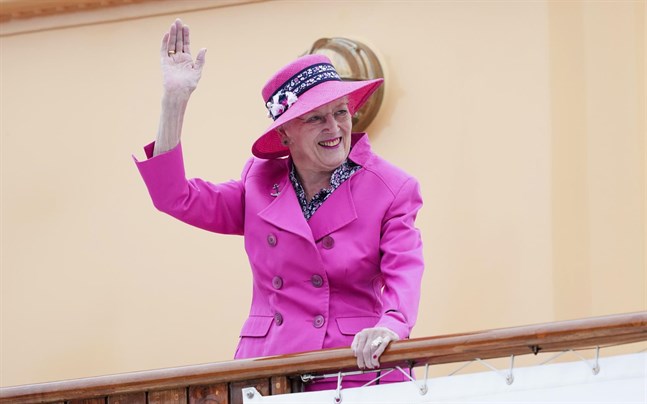 Drottning Margrethe ombord på Dannebrog. Bild från i juni, före haveriet.