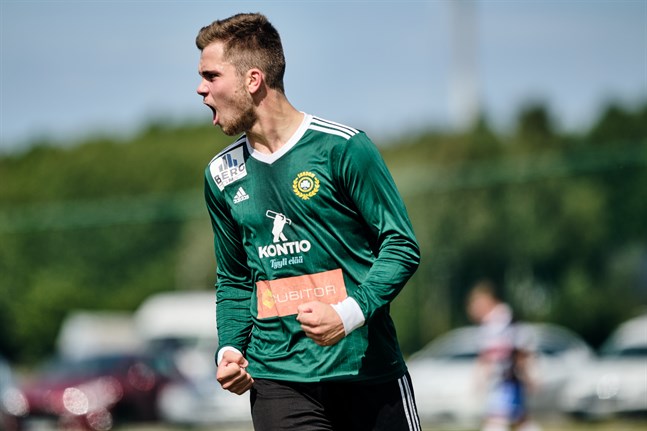 Alexander Kronholm blev matchhjälte mot Virkiä på tisdagskvällen då han gjorde två av Sundom IF:s tre mål.
