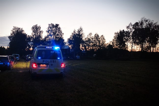 Polisen är på plats i Österhankmo.