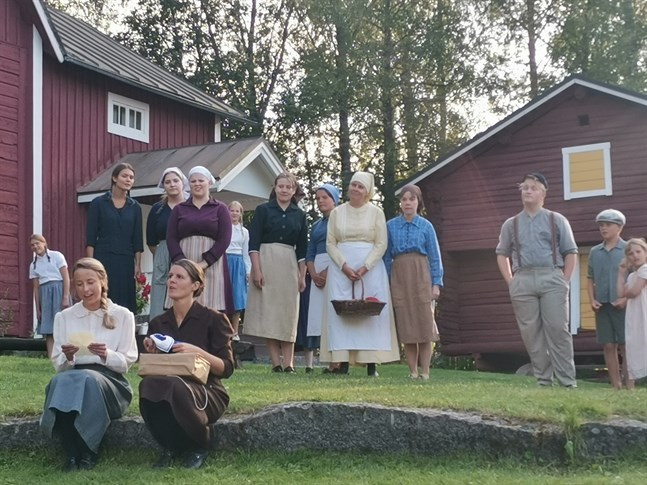 Annika Åmans pjäs ”Lumpänglar”, som uppfördes vid Kyroboas 2013-14, blev en stor succé för Oravais Teater.