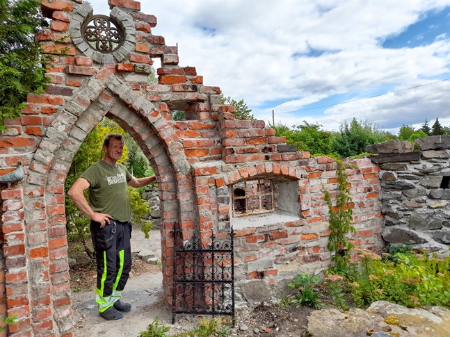 Sixten Ahlsved kallar den här delen av trädgården för "klosterrummet".