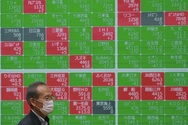 Tokyobörsen har inlett dagens handel med nedåtgående kurser.
