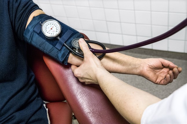 Nio av tio med högt blodtryck får inte tillräckligt med behandling, enligt en studie från Sahlgrenska akademin.