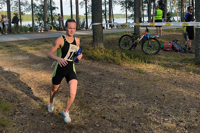 Emely Häger avgjorde Seljes Triathlon med sin starka löpning.