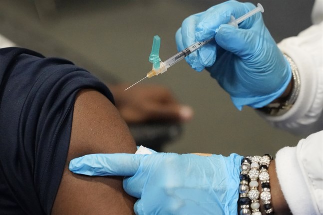 I USA väntas besked om att offentliganställda i USA måste vaccinera sig mot covid-19. Orsaken är spridningen av den smittsammare deltavarianten i landet.