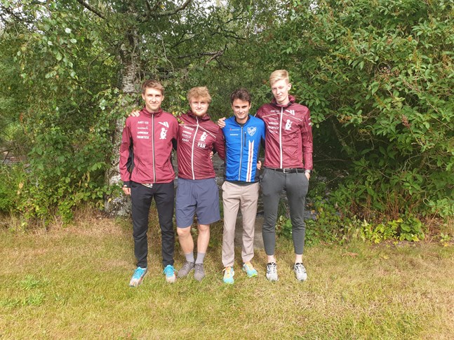 Andreas Bock Bjørnsen, Oscar Tranberg, Björn Cederberg och Laurits Bidstrup Møller inför IK Kronans nationella.