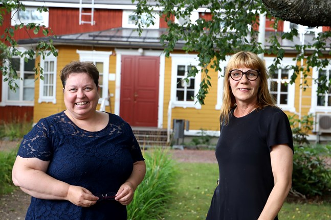 Elisabeth Morney och Hannah Kaihovirta är arrangörerna bakom kreativitetssymposiet som Aalto-universitetet ordnar i Solf.