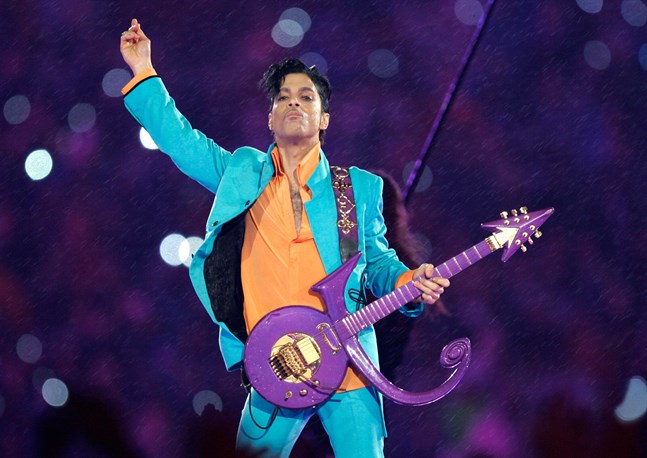 Prince klassiska uppträdande på Super Bowls halvtidsshow 2007. Hans postuma album "Welcome 2 America" släpptes i helgen och hyllas nu av kritiker. Arkivbild.