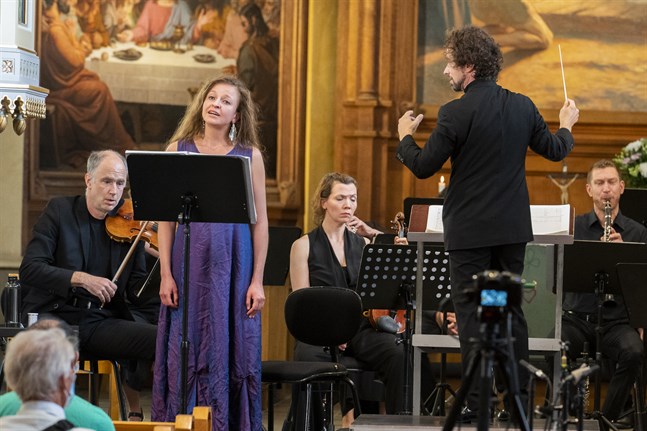 Sopranen Christina Daletska har en alldeles underbar röst och en beundransvärd förmåga att uttrycka olika stämningslägen. Hon genomförde den timmeslånga konserten med enorm skärpa, skriver VBL:s recensent. Festivalens egen orkester, Korsholm Music Festival Chamber Ensemble, leddes av Jonathan Stockhammer.