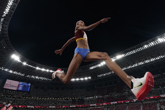 Yulimar Rojas tog OS-guld och satte världsrekord åt Venezuela.