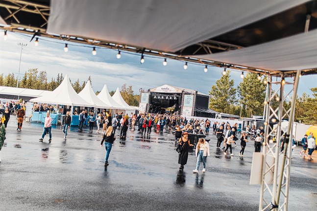 I somras började Karleby vinfest i regnets tecken.