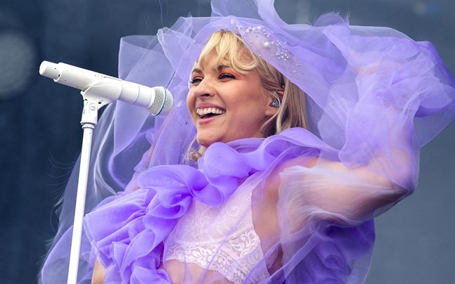 "Jag är jättepeppad på att komma tillbaka", säger Tove Styrke, som återvänder till "Allsång på Skansen" utrustad med sin nya singel "Mood swings".