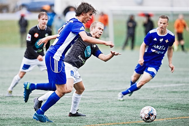 Hannes Hiekkanen, här borta mot JBK, är skyttekung i Vasa IFK för tillfället.