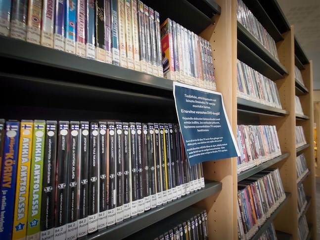 Stadsbiblioteket i Karleby har haft problem med en tjuv som kommit över en hel del inhemska tv-serier.
