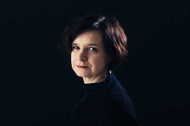Mia Francks föregående roman "Bomträdgården" nominerades tidningen Vi:s litteraturpris 2019 och till Europeiska unionens litteraturpris 2019. Nu är hon aktuell med "Galanterna".
