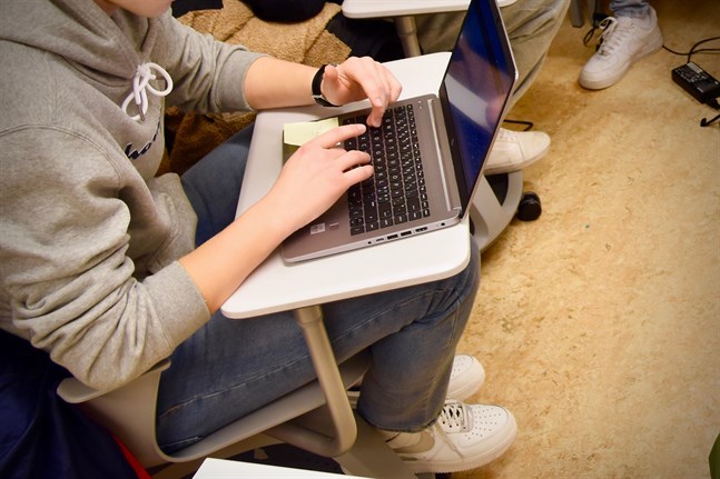 Studerande som omfattas av läroplikt kan få skolresestöd om de har minst sju kilometer till skolan, medan gränsen för övriga studerande går vid tio kilometer.