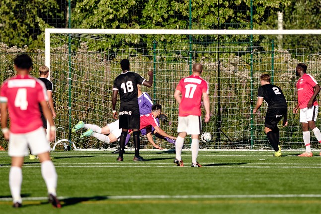 Belmin Besic nickade in Korsnäs mål mot VPS Akatemia.