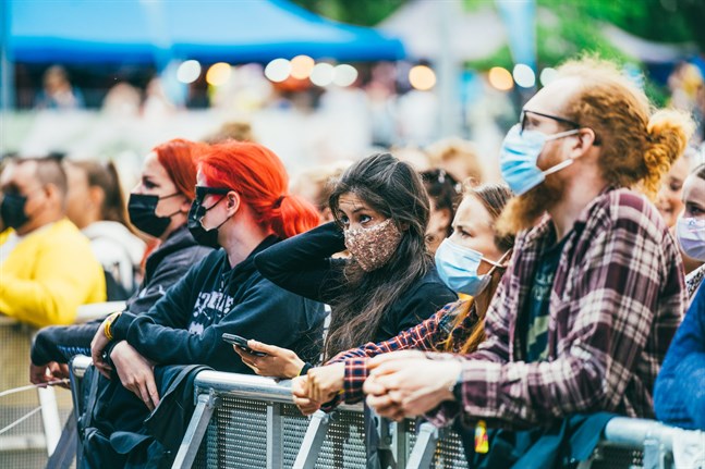 Tanken med coronapasset är att det skulle utgöra ett krav för inträde till bland annat festivaler och stora konserter. Passet skulle innehålla uppgifter om fullgjord vaccinering mot coronaviruset eller ett negativt coronatest.