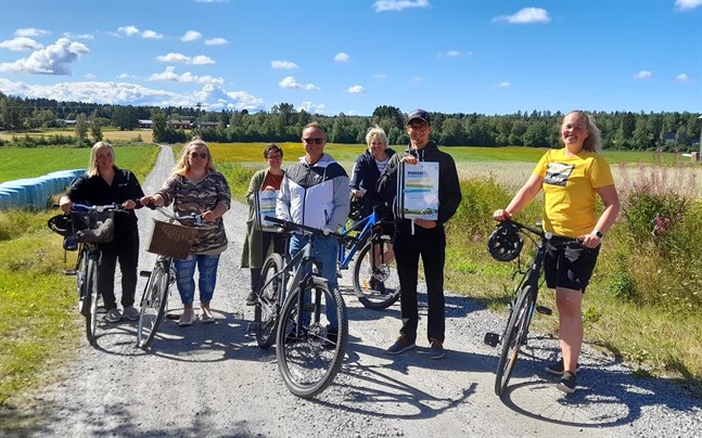 Monica Mattjus-Sandström, Ann-Margret Hjulfors, Ulrika Stenmark, Dennis Rönngård, Anja Lillqvist, Martin Nybacka, Ida Lillqvist är några av arrangörerna bakom cykelfesten Pedfest i Pedersöre.