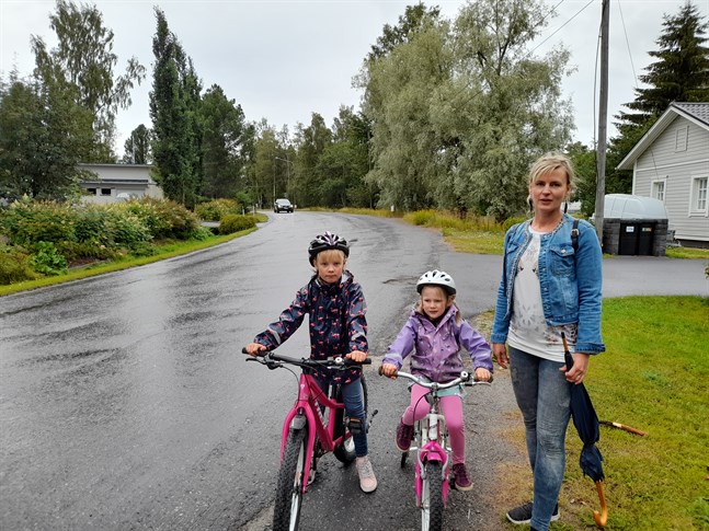 Sara, Sanna och Johanna Herrala åker ofta längs med Kronobyvägen.