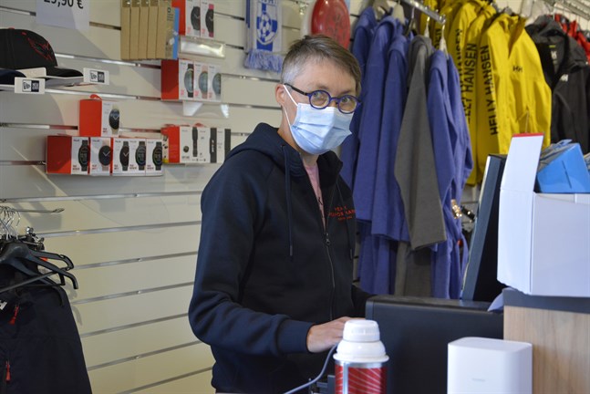 Verksamheten har kommit bra igång, säger butikschef Jonna Olsio om sportaffären i Närpes som inte längre är en pop-up-affär.