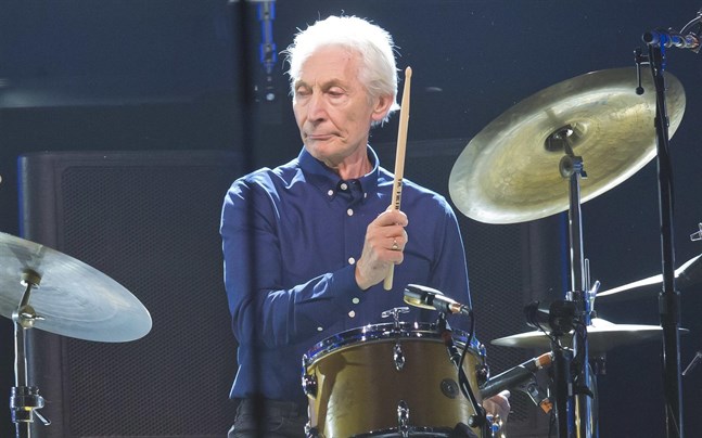Rolling Stones trummis Charlie Watts tvingas hoppa av deras turné av hälsoskäl.